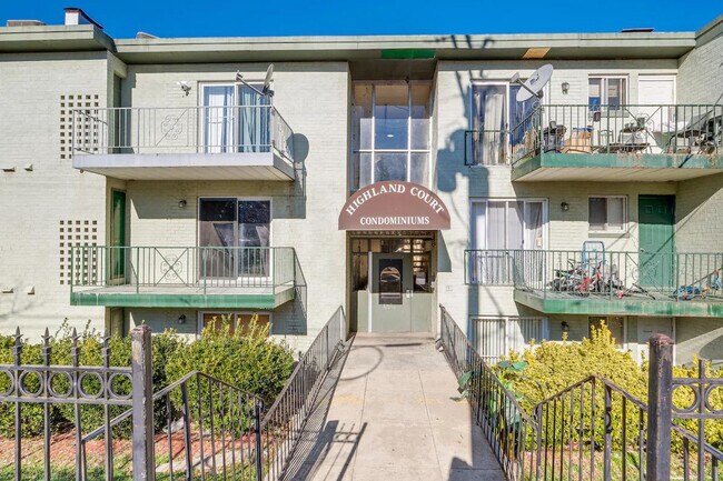 Building Photo - 450a Condon Terrace SE