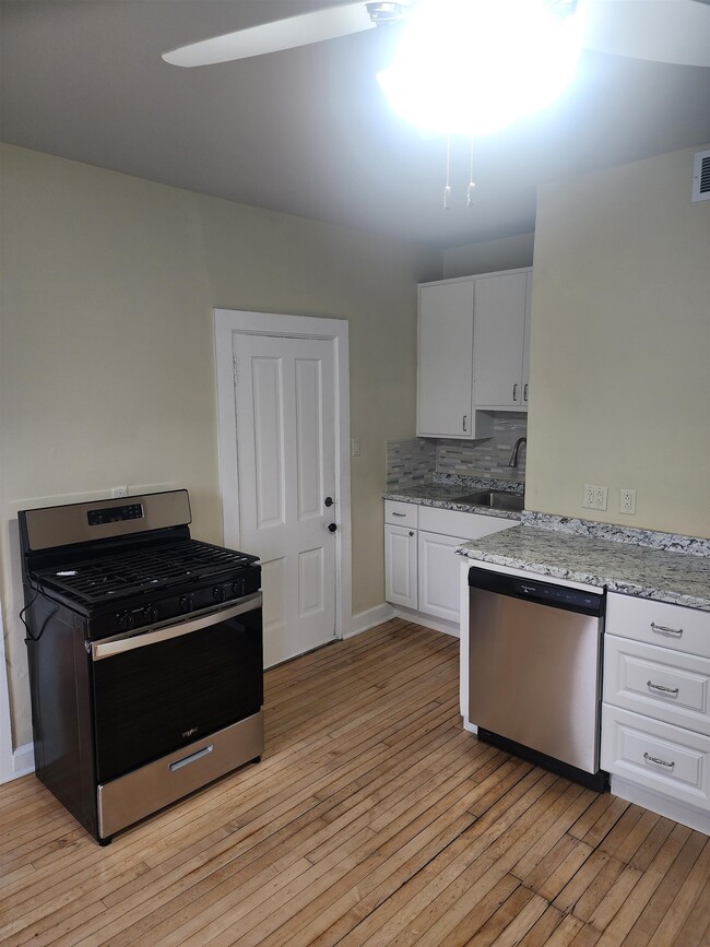 Building Photo - 2122 Rusk St