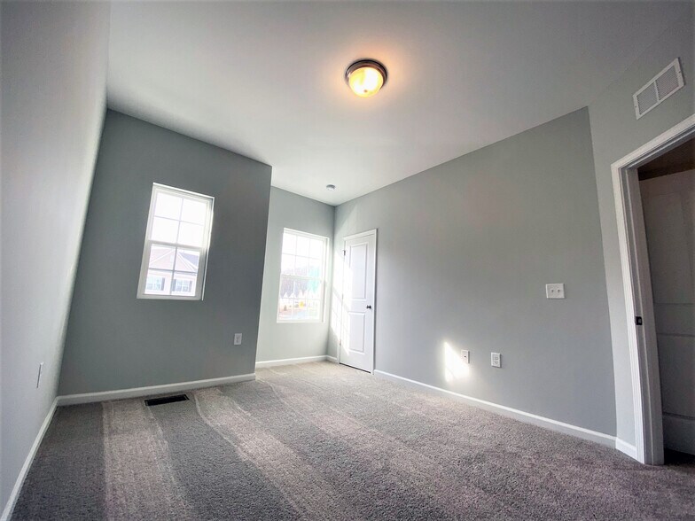 Building Photo - 621 Great Eno Path