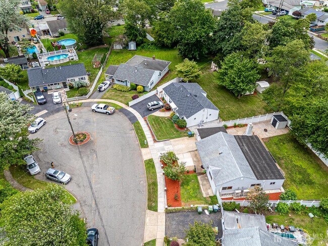 Building Photo - 9 Regent Ct