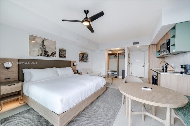 Building Photo - 601 NE 1st Ave