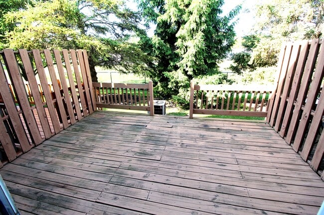 Building Photo - 2227 Teardrop Ave