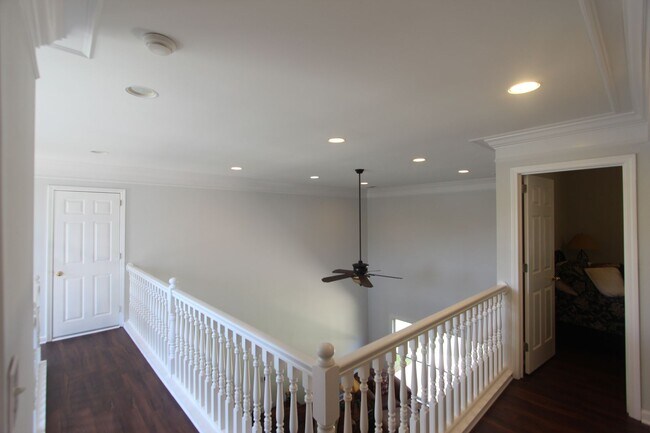 Building Photo - 4 Bedroom 2.5 Bath Lake Cyrus Beauty LOADE...