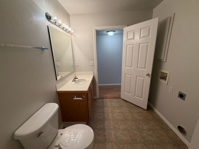 Building Photo - Great 4 bed 2 bath home with RV parking in...