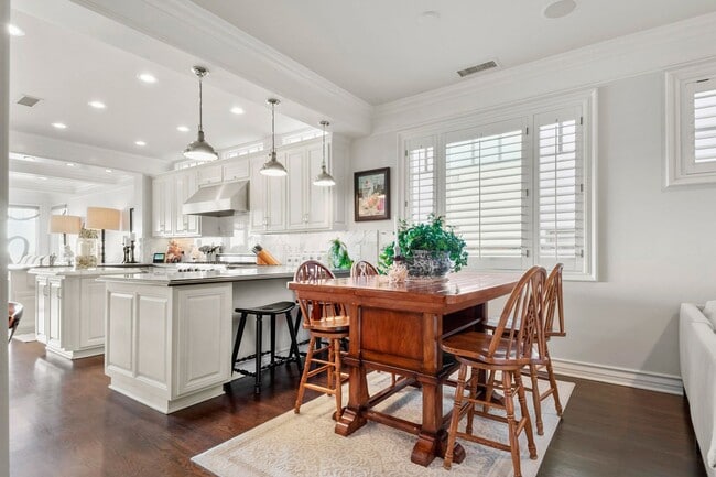 Building Photo - 1514 E Oceanfront