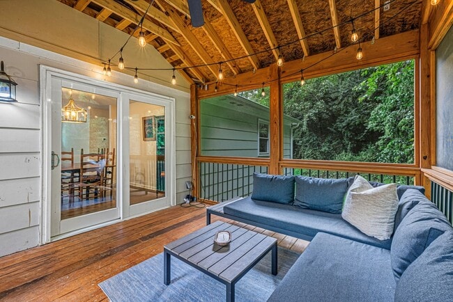 Building Photo - 2601 Bristol Pl