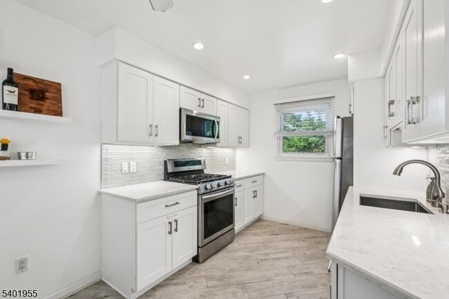 Building Photo - 421 Bloomfield Ave