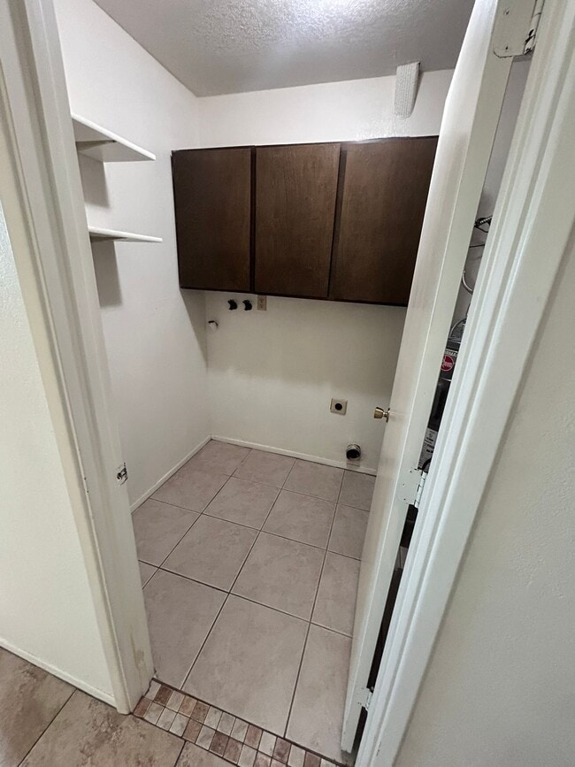 Building Photo - Cozy and convenient 2 bedroom home