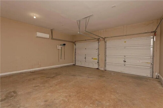 Building Photo - 5 Bedroom 3.5 Bathroom House in Douglasville GA