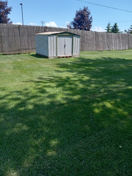 Building Photo - 1242 Primrose Ln
