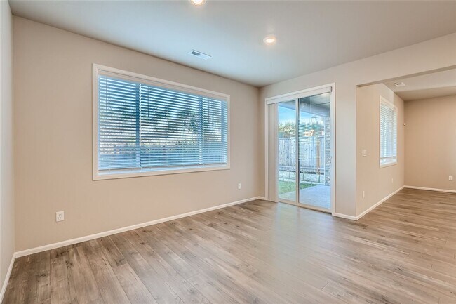Building Photo - Stunning design and spacious floor plan nestled in the amazing Tahoma Ridge neighborhood.