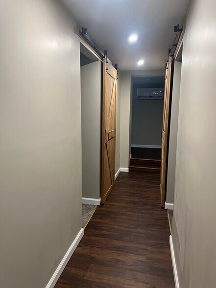 Building Photo - 76 Parkway Dr