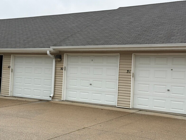 Building Photo - 1360 SE Florence Dr
