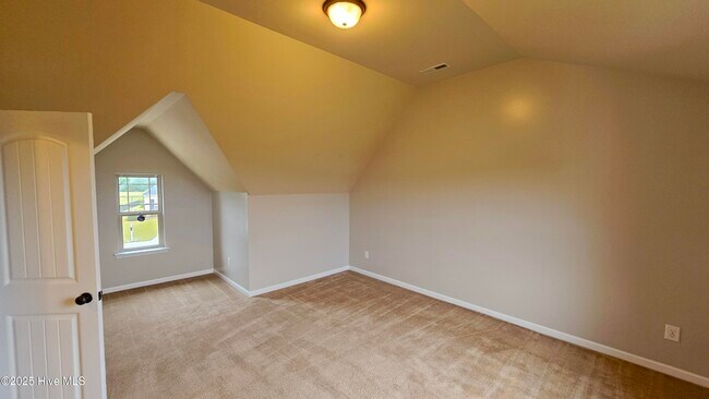 Building Photo - 302 SW Plantation Dr