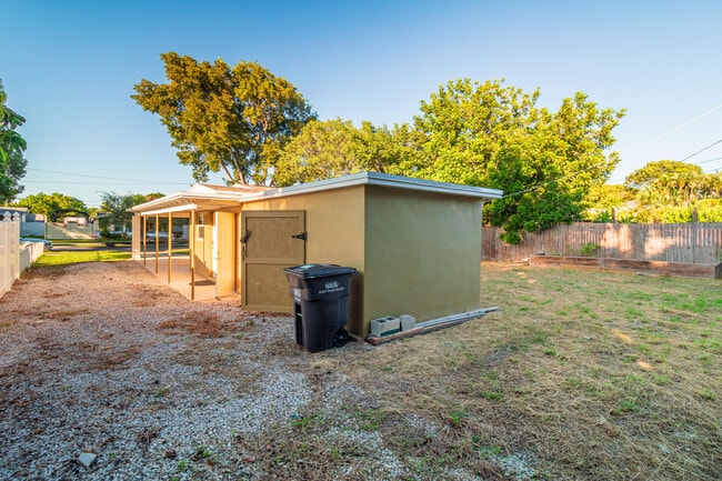 Building Photo - 954 Omar Rd