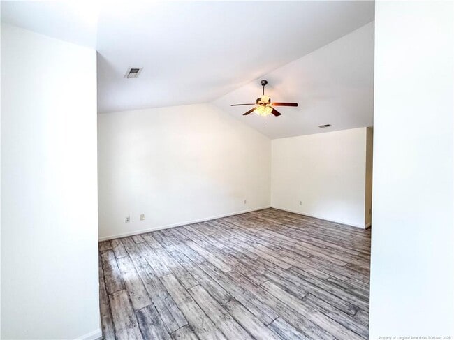 Building Photo - 758 Blue Bird Dr