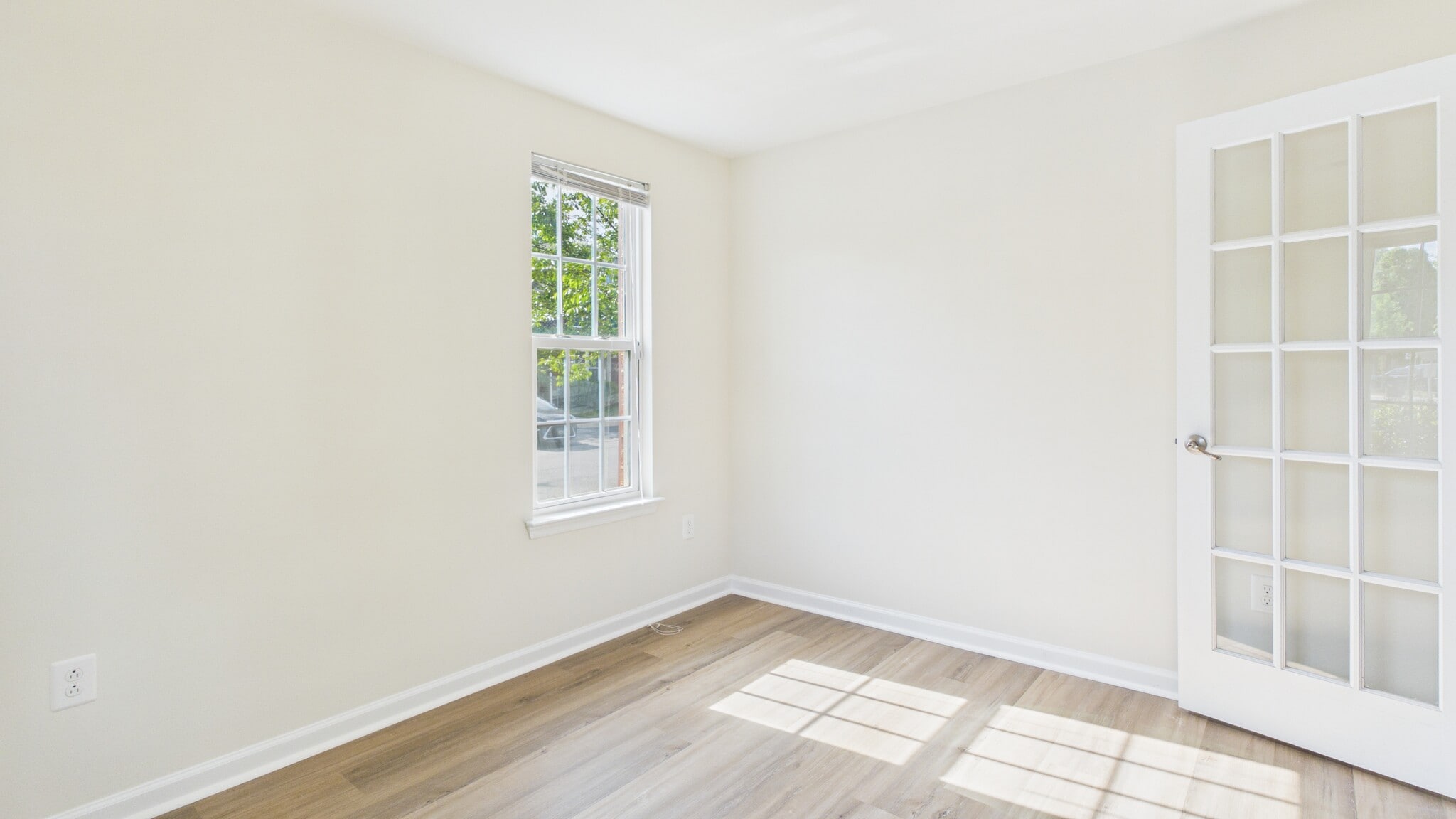 Building Photo - 5423 Saint Rita Dr