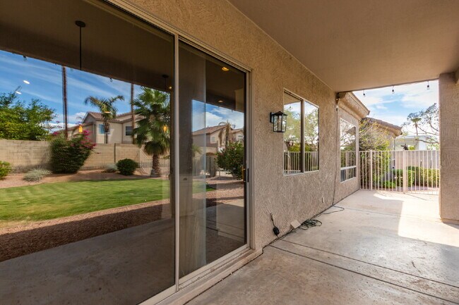 Building Photo - Arabian Views 4 bed 2 bath with pool