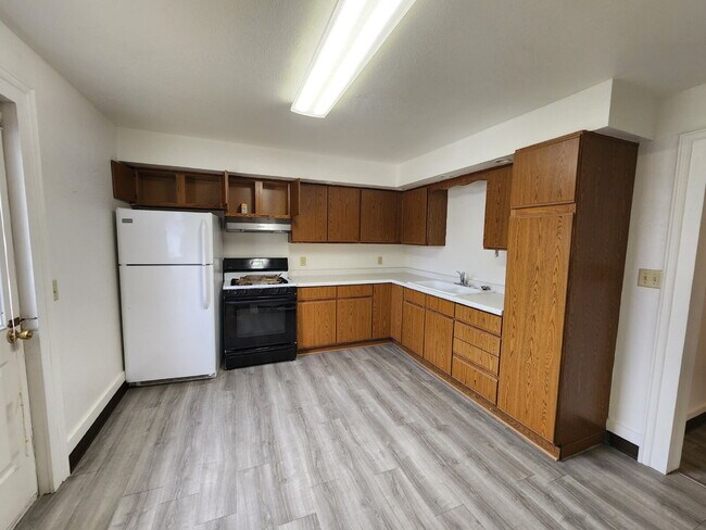 Building Photo - 564 Mt Vernon St