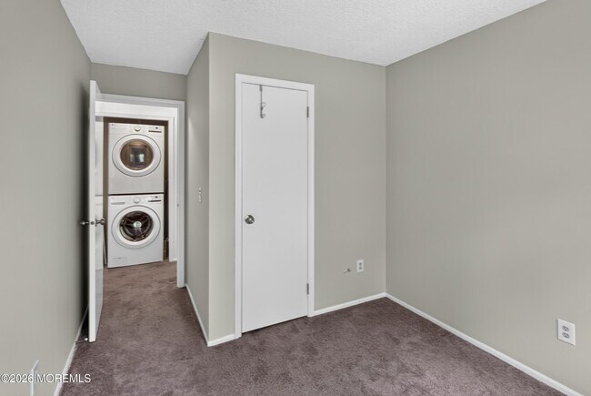Building Photo - 92 Des Moines Ct