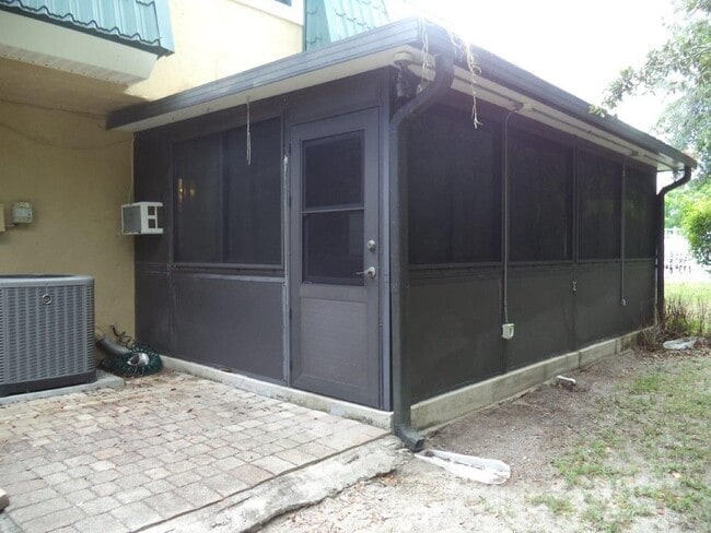 Building Photo - 5828 Harbour Club Rd