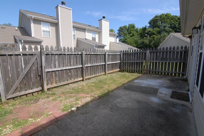 Building Photo - 800 Remount Ct
