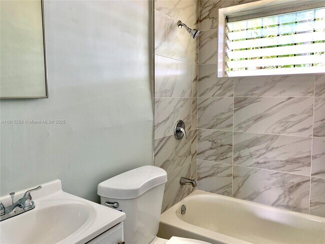 Building Photo - 2901 NW 18th St