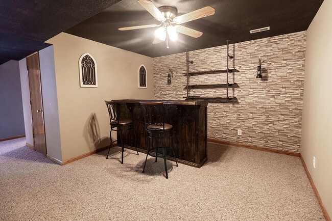 Building Photo - 1302 Look Out Ct