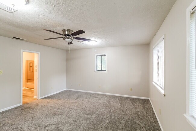 Building Photo - 5739 Hilton Ridge Rd