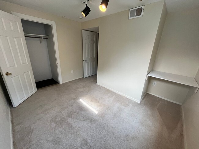 Building Photo - 3 Bed/1 Bath with Bonus Room and Fully Fenced in Yard!
