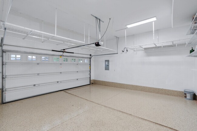 Building Photo - 28616 Greenway Dr