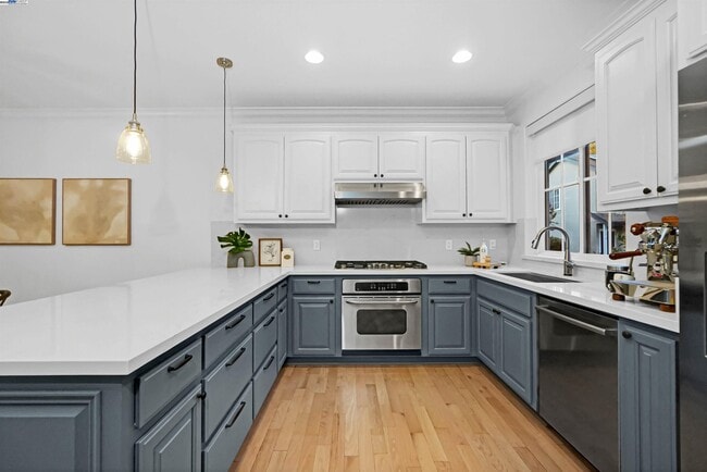 Building Photo - 4 Hardy Ct