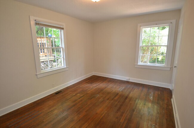 Building Photo - Charming 2-Bedroom, 2-Bath Single-Family Home with Sunroom & Wooded Views