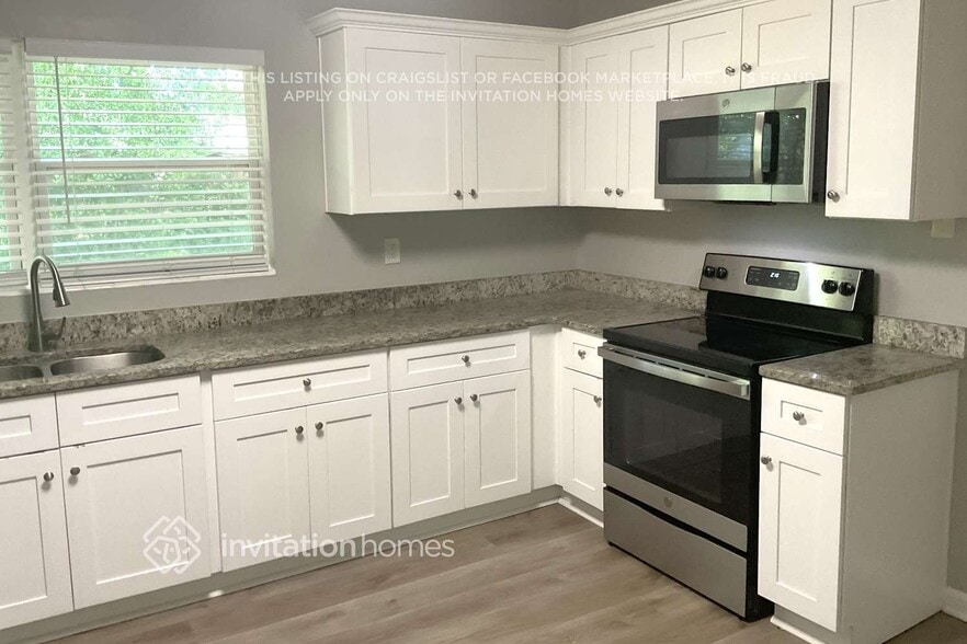 Building Photo - 8490 Meadowbrook Dr
