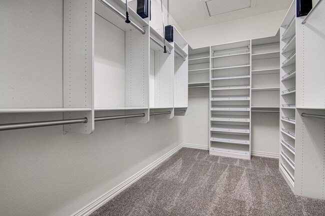 Building Photo - 1425 River Forest Dr