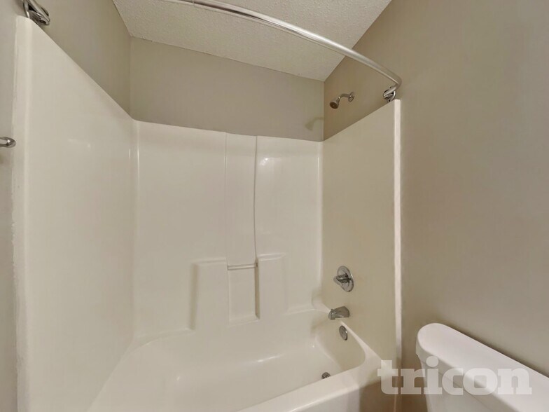 Building Photo - 1709 Fern Hill Dr
