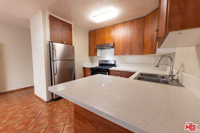 Building Photo - 947 Westmoreland Ave