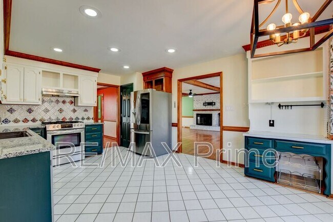 Building Photo - 412 Saddle Ct