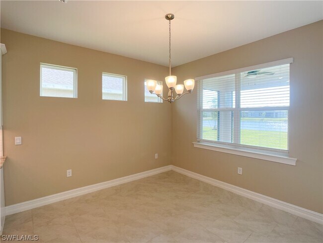 Building Photo - 715 Heather Lk Ave