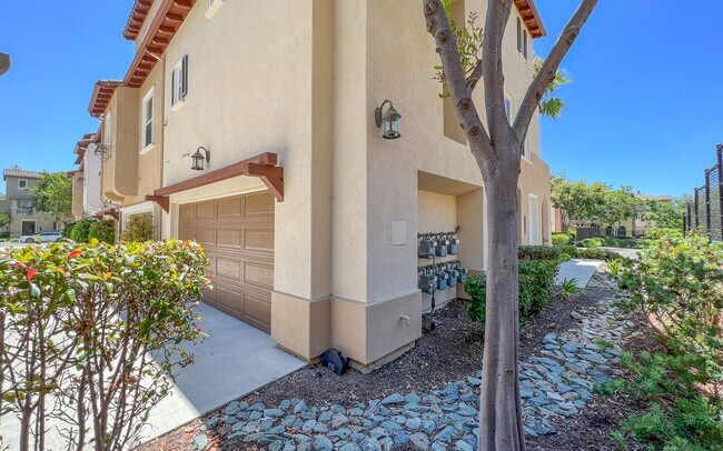 Building Photo - 2110 Silverado St