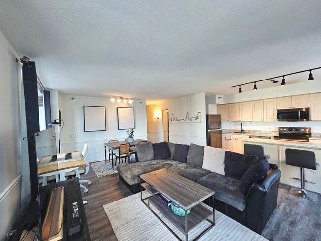 Building Photo - 512 N McClurg Ct