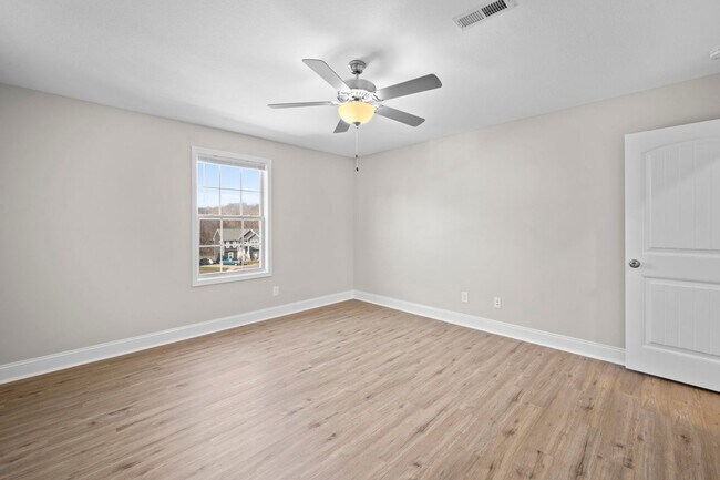 Building Photo - 1385 Sussex Dr