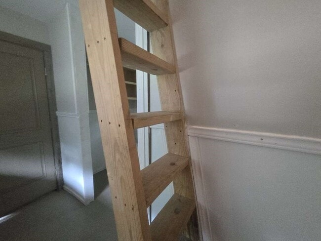 Building Photo - 667 Miller Dr