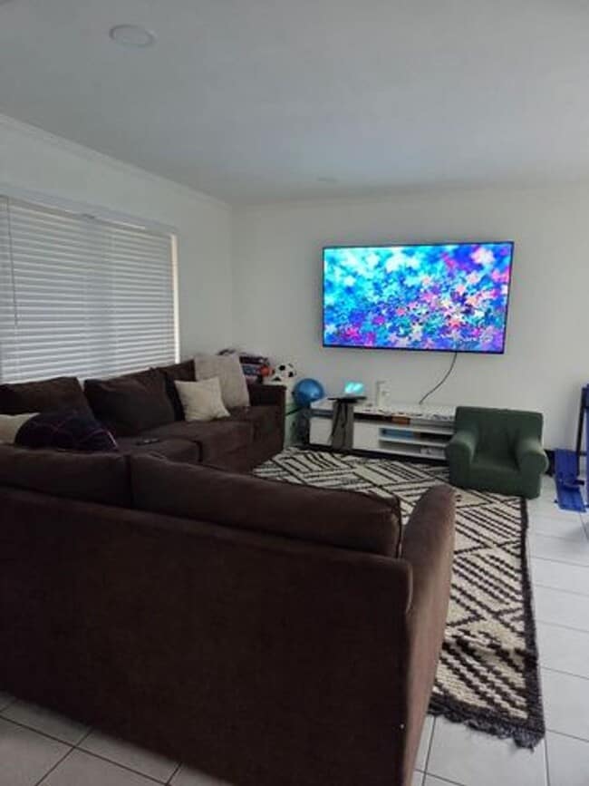 Building Photo - 810 Sandtree Dr