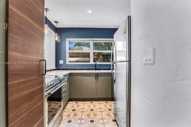 Building Photo - 517 S 19th Ave