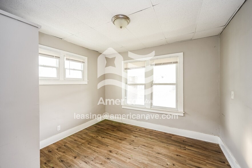 Building Photo - 321 S 43rd St