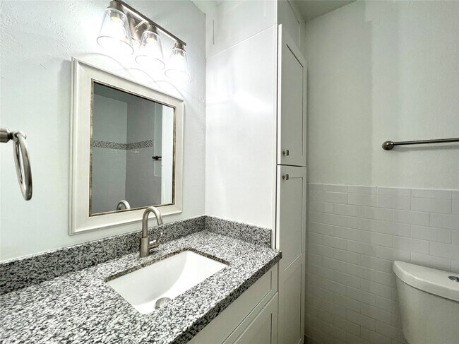 Building Photo - 947 Grand Jct Dr