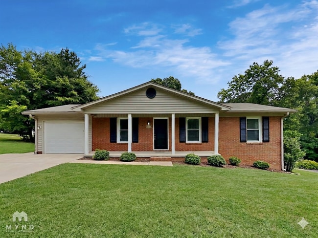 Building Photo - 621 E Centerview St