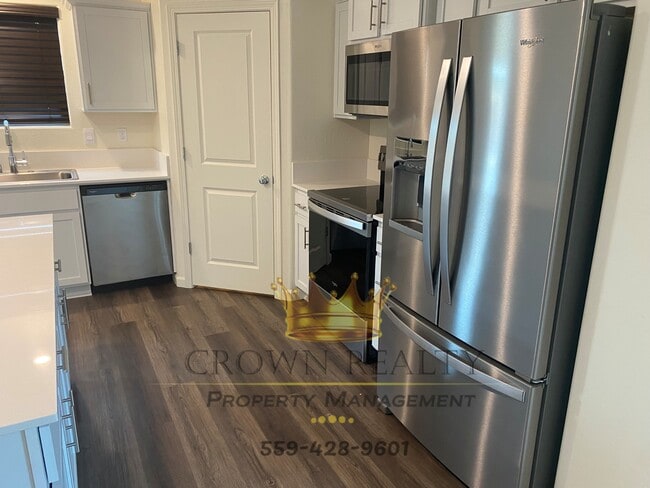 Building Photo - 2244 Samuel St