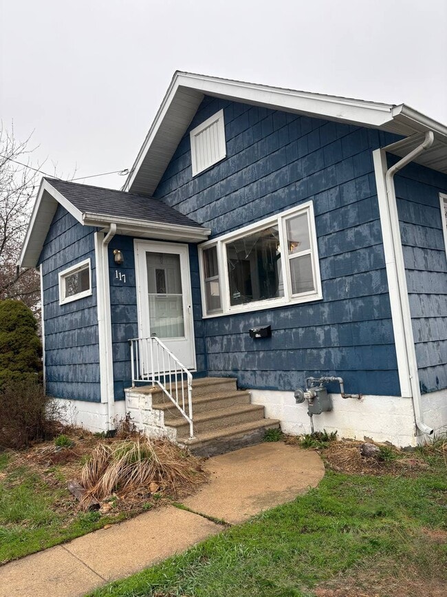 Building Photo - 117 6th Ave SW